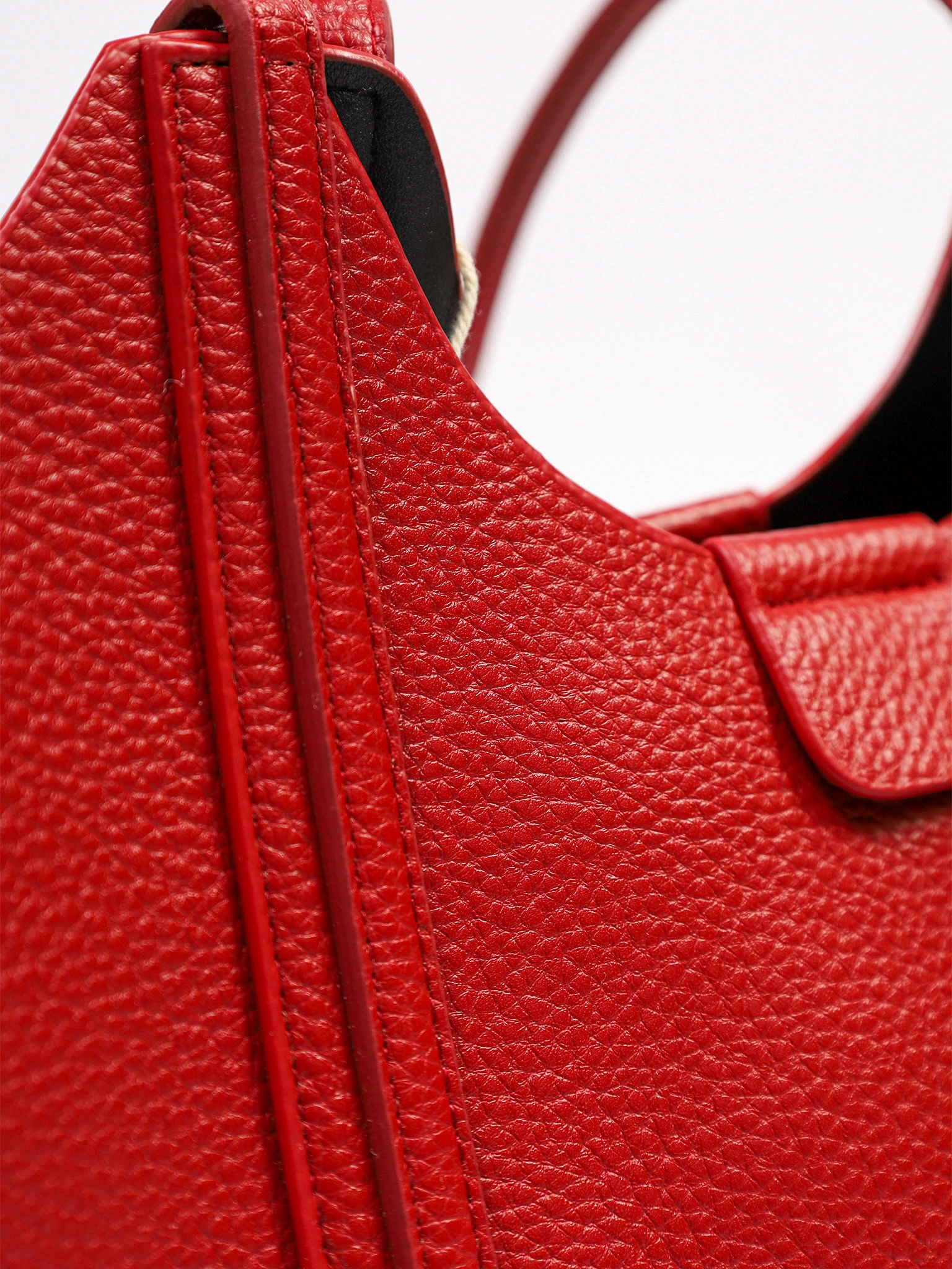 Сумка-тоут с плоскими ручками с брелком-медвежонок в ассортименте